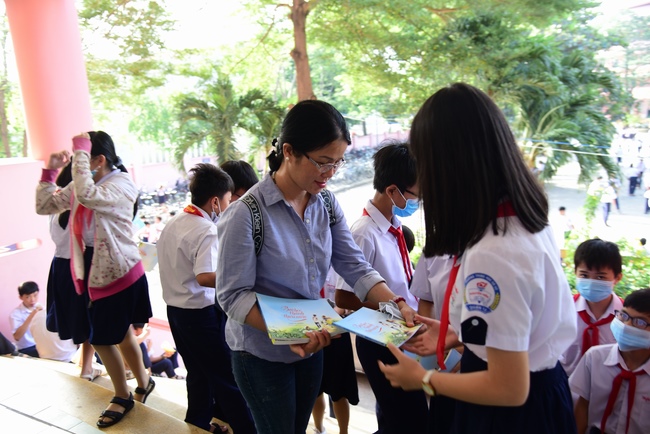 Donating books to Schools in HCMC