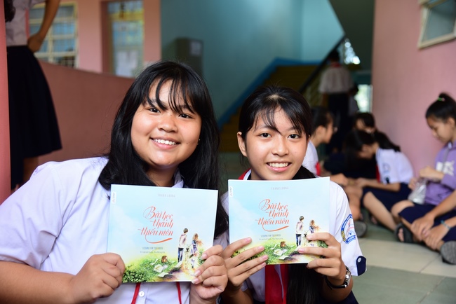 Donating books to Schools in HCMC