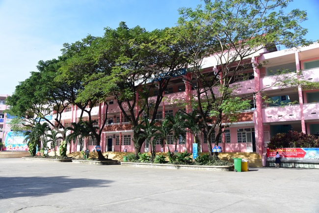 Donating books to Schools in HCMC