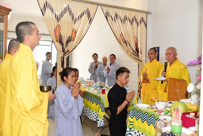 Praying for rebirth in Binh Duong