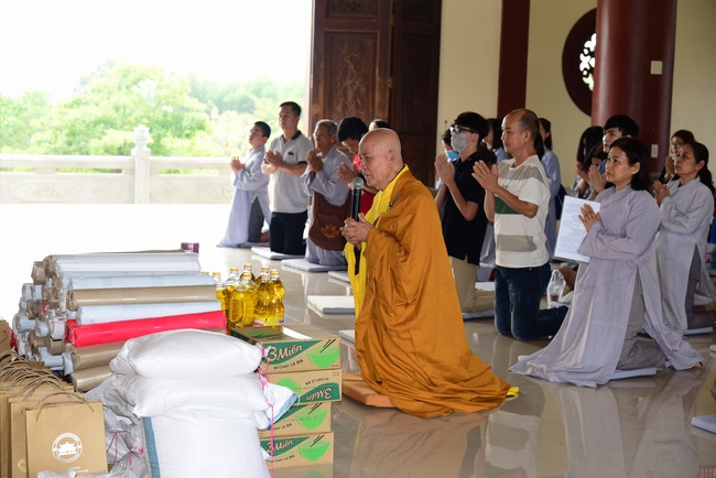 The beginning ceremony of building the Bodhisattva Avalokitesvara statue at Hung Phap Pagoda, Dong Nai