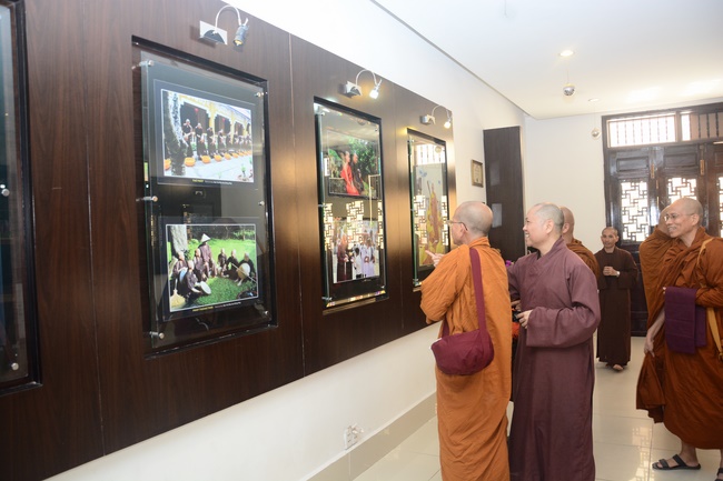 Tue Tam Thien Thu Quan delegation visiting Hoang Phap Pagoda