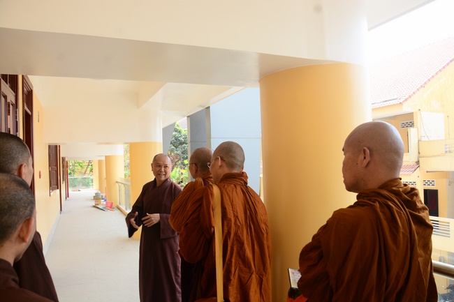Tue Tam Thien Thu Quan delegation visiting Hoang Phap Pagoda