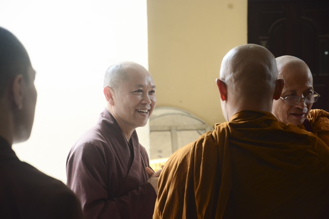 Tue Tam Thien Thu Quan delegation visiting Hoang Phap Pagoda