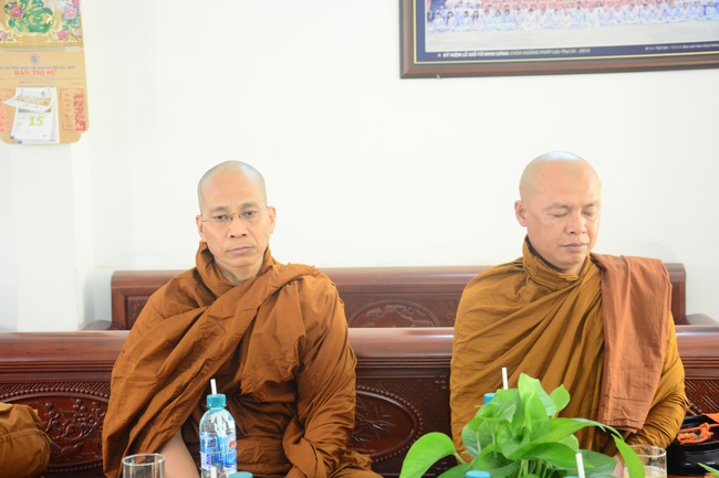 Tue Tam Thien Thu Quan delegation visiting Hoang Phap Pagoda