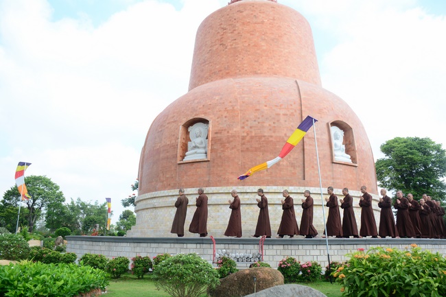 Visiting Truc Lam Chanh Giac Monastery, Tien Giang
