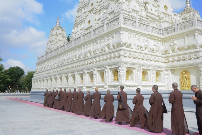 Visiting Truc Lam Chanh Giac Monastery, Tien Giang