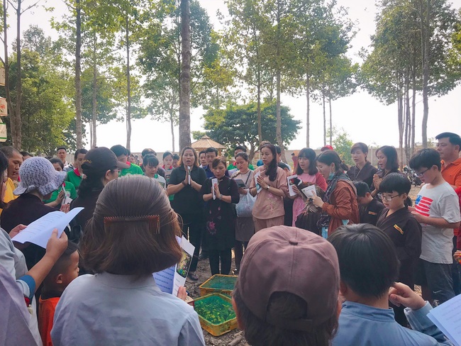 Kids' activities at Huong Phap Pagoda, Cu Chi