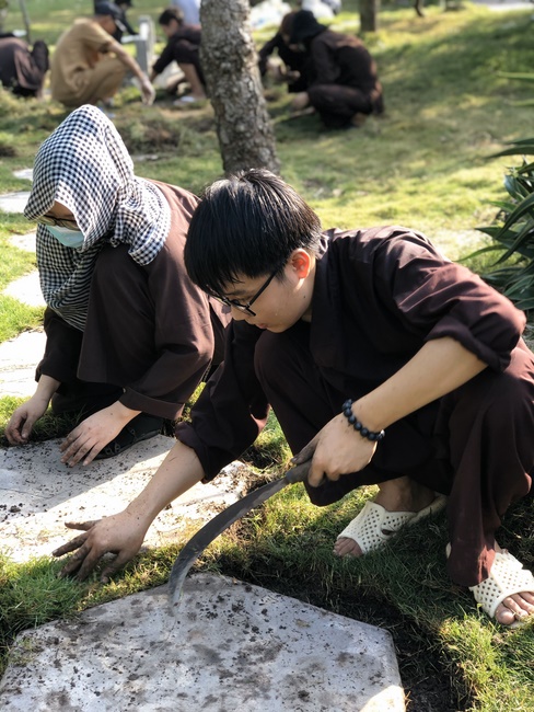Kids' activities at Huong Phap Pagoda, Cu Chi