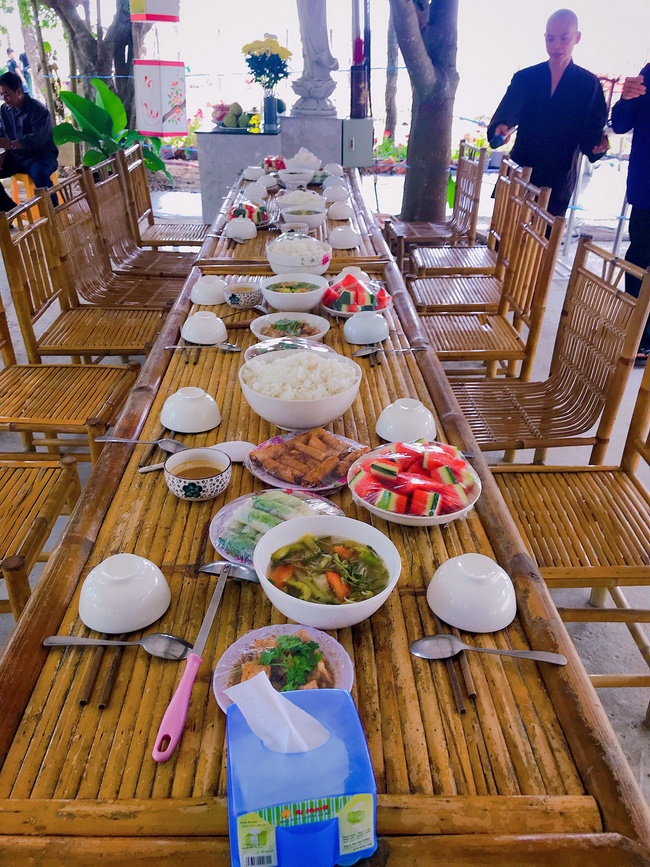 Kids' activities at Huong Phap Pagoda, Cu Chi