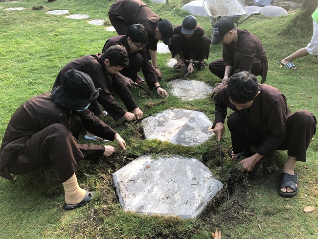 Kids' activities at Huong Phap Pagoda, Cu Chi