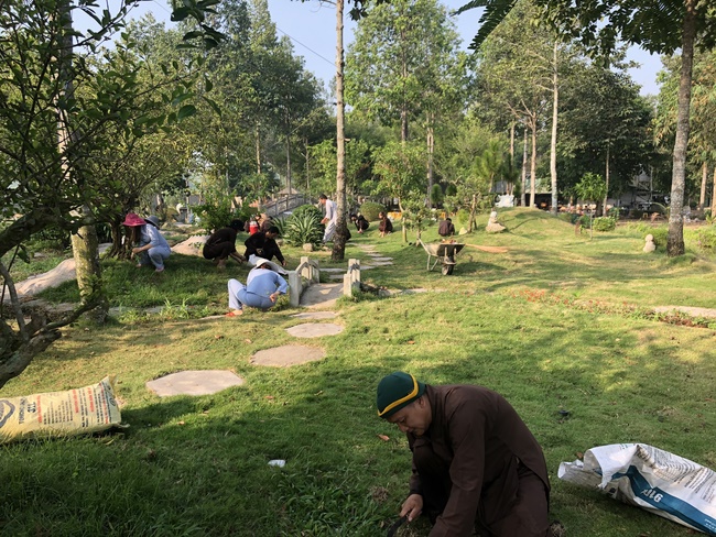 Kids' activities at Huong Phap Pagoda, Cu Chi