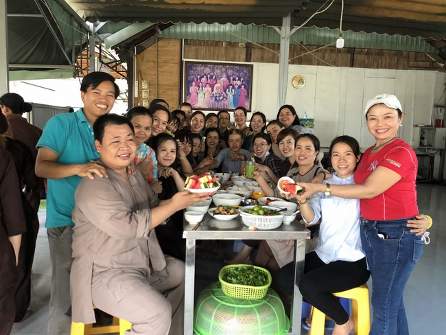 Kids' activities at Huong Phap Pagoda, Cu Chi