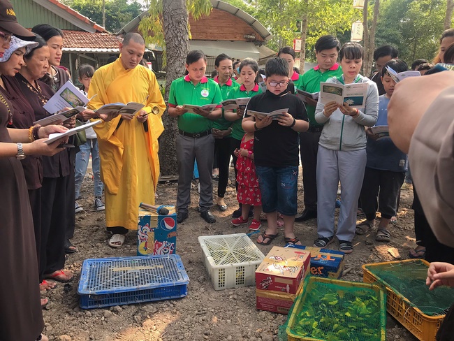 Kids' activities at Huong Phap Pagoda, Cu Chi
