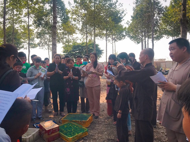 Kids' activities at Huong Phap Pagoda, Cu Chi
