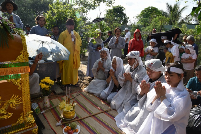 Lễ cầu siêu tại Hóc Môn