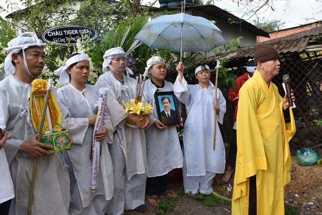 Lễ cầu siêu tại Hóc Môn