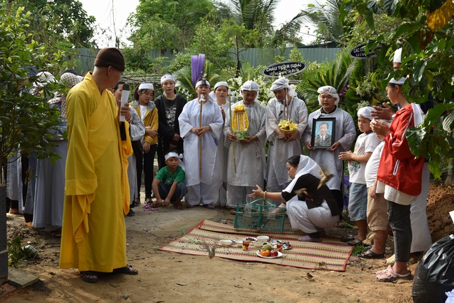 Lễ cầu siêu tại Hóc Môn