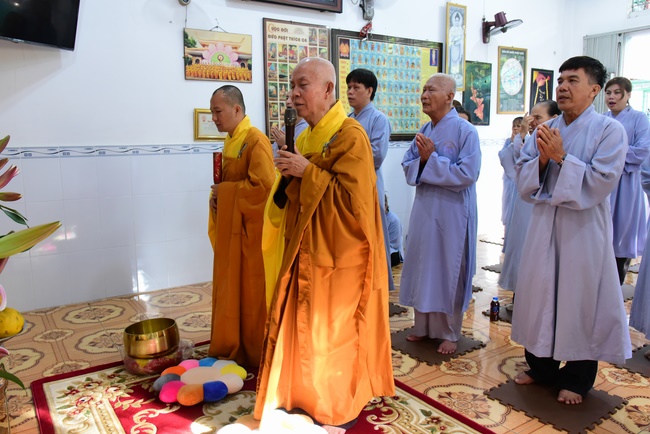 Tu niệm Phật một ngày Cần Thơ