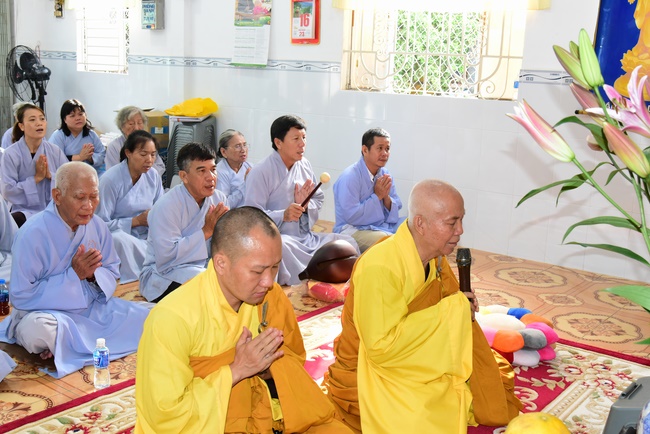 Tu niệm Phật một ngày Cần Thơ