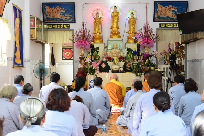 Tu niệm Phật một ngày Cần Thơ