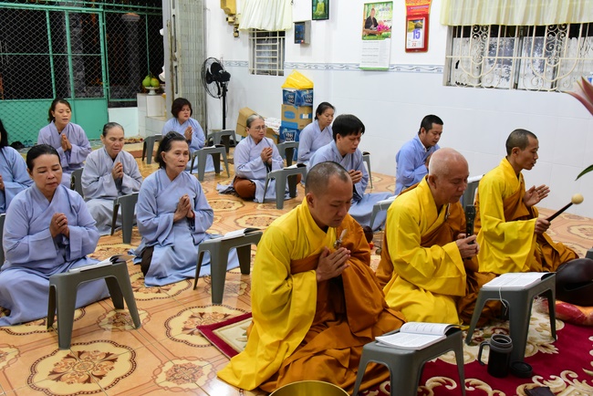 Tu niệm Phật một ngày Cần Thơ