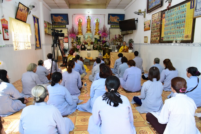 Tu niệm Phật một ngày Cần Thơ