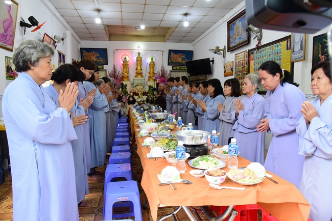 Tu niệm Phật một ngày Cần Thơ