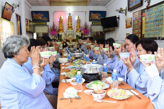 Tu niệm Phật một ngày Cần Thơ