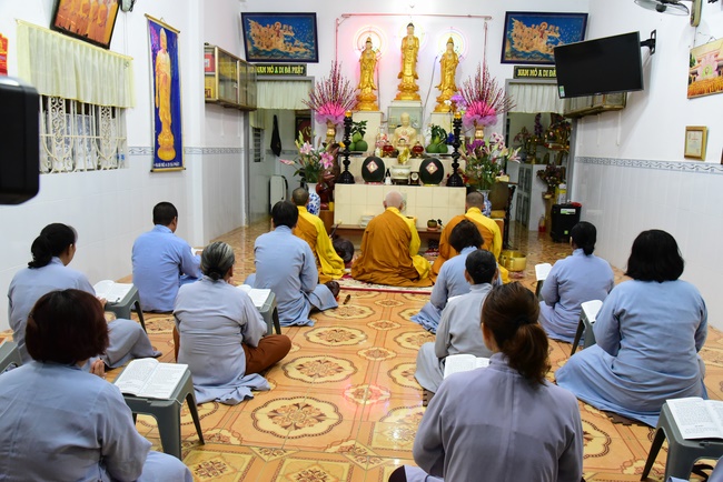 Tu niệm Phật một ngày Cần Thơ