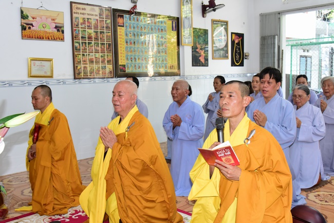 Tu niệm Phật một ngày Cần Thơ