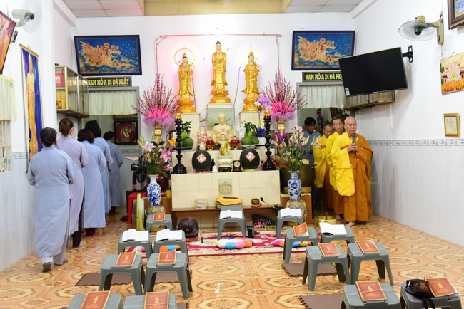 Tu niệm Phật một ngày Cần Thơ