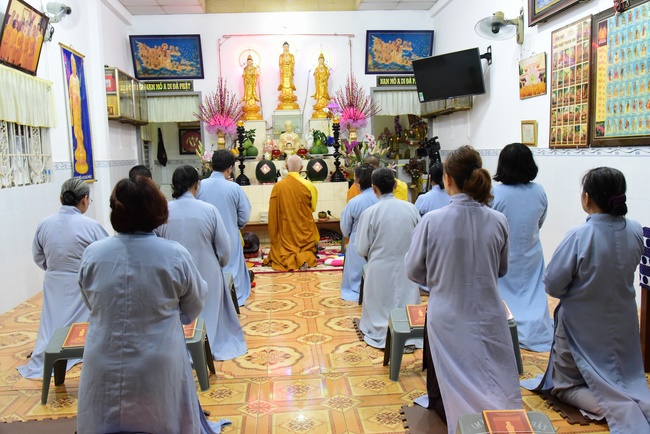 Tu niệm Phật một ngày Cần Thơ