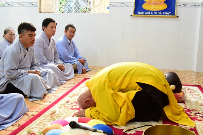 Tu niệm Phật một ngày Cần Thơ