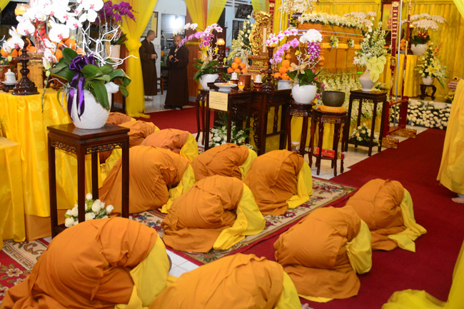 Ritual of visiting and offering homage to Chief  Most Venerable Thich Quang Do’s Body