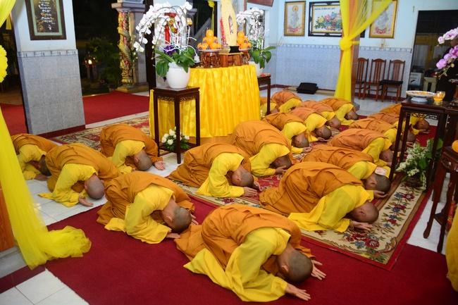 Ritual of visiting and offering homage to Chief  Most Venerable Thich Quang Do’s Body
