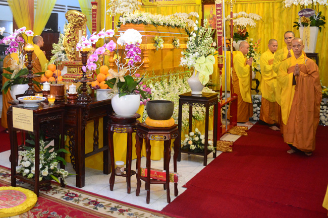 Ritual of visiting and offering homage to Chief  Most Venerable Thich Quang Do’s Body