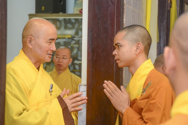 Ritual of visiting and offering homage to Chief  Most Venerable Thich Quang Do’s Body