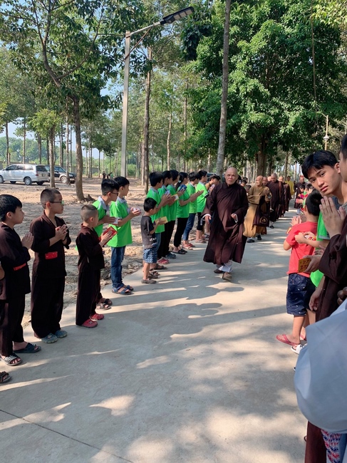 Visiting the branch of Hoang Phap Pagoda of the Director Board of Vietnam Buddhist Sangha in Cu Chi district.