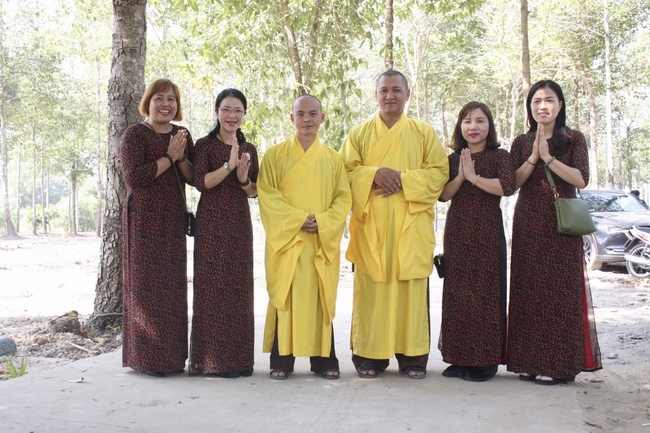 Visiting the branch of Hoang Phap Pagoda of the Director Board of Vietnam Buddhist Sangha in Cu Chi district.