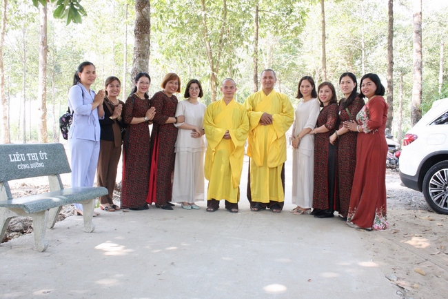 Visiting the branch of Hoang Phap Pagoda of the Director Board of Vietnam Buddhist Sangha in Cu Chi district.