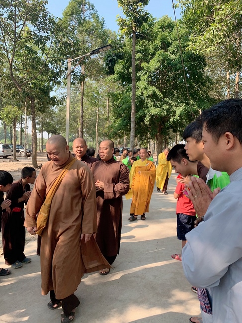 Visiting the branch of Hoang Phap Pagoda of the Director Board of Vietnam Buddhist Sangha in Cu Chi district.