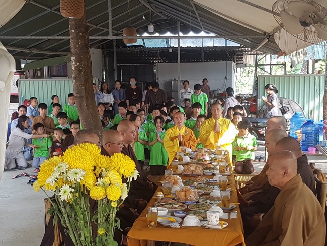 Visiting the branch of Hoang Phap Pagoda of the Director Board of Vietnam Buddhist Sangha in Cu Chi district.