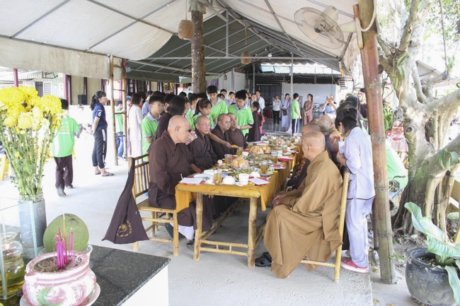 Visiting the branch of Hoang Phap Pagoda of the Director Board of Vietnam Buddhist Sangha in Cu Chi district.