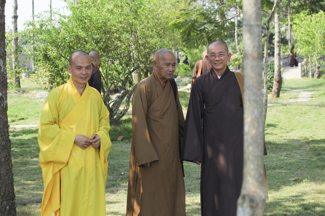 Visiting the branch of Hoang Phap Pagoda of the Director Board of Vietnam Buddhist Sangha in Cu Chi district.