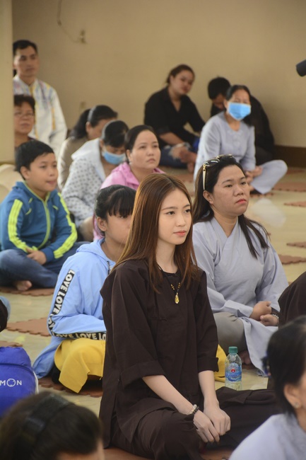 Preaching a dharma talk in early spring