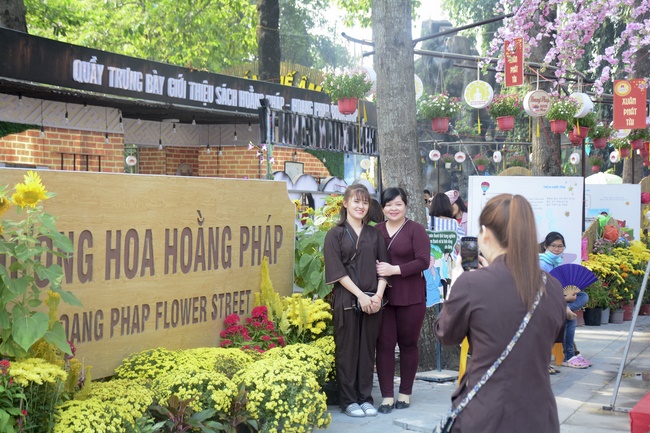 Preaching a dharma talk in early spring