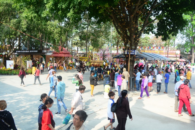 Preaching a dharma talk in early spring
