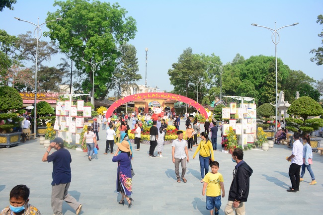 Preaching a dharma talk in early spring