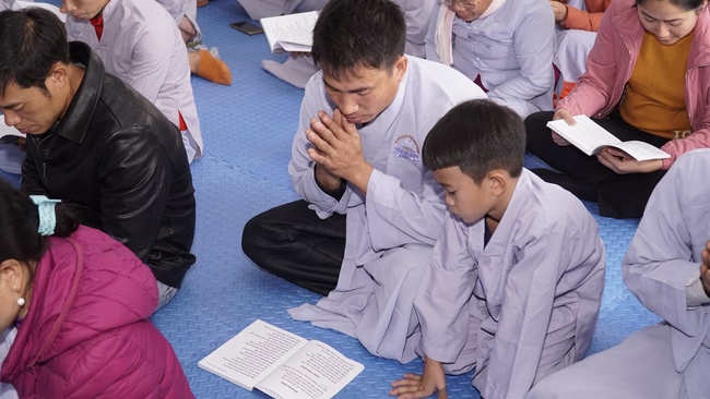 The Ceremony praying for peace  at Dong Cao Pagoda – Thanh Hoa.